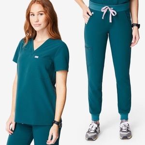 NWT Pacific Blue Figs jogger scrub set - Medium